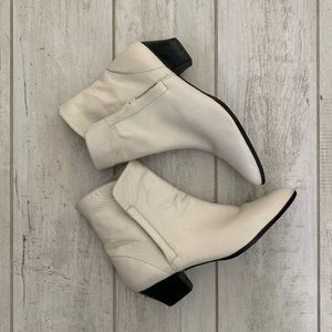 Vintage white leather size 8 booties
